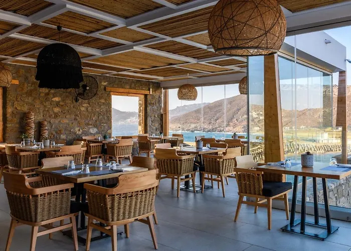 מלון Panormos Village 4*